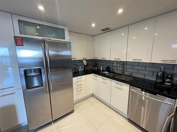 3rd image of 18151 NE 31st Ct APT 1607