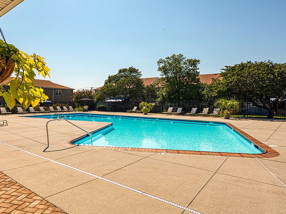 Large pool and sundeck