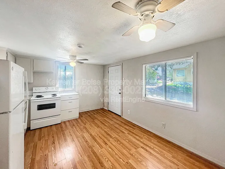 1819 Arthur St #C — Photo 3