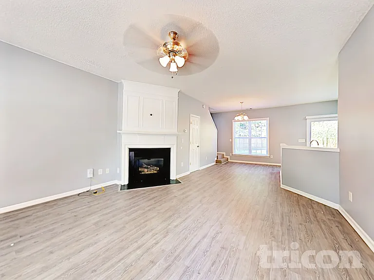 1089 Dunedin Trl — Photo 3