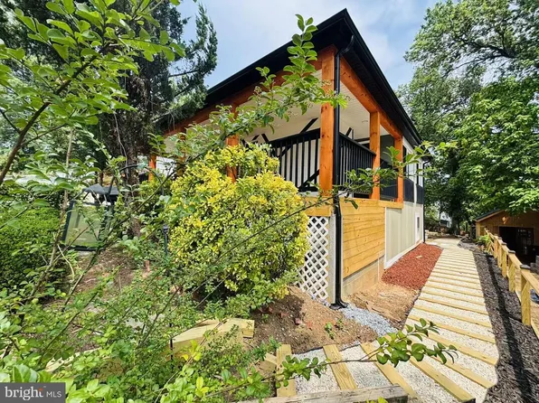 3803 32nd St, Mount Rainier, MD 20712