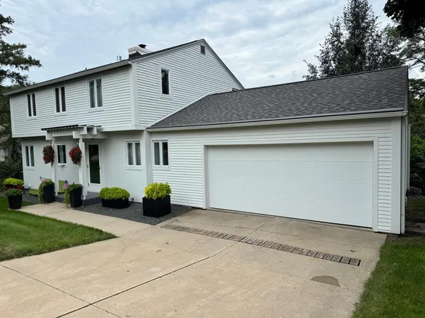 203 S Ln, Albert Lea, MN 56007