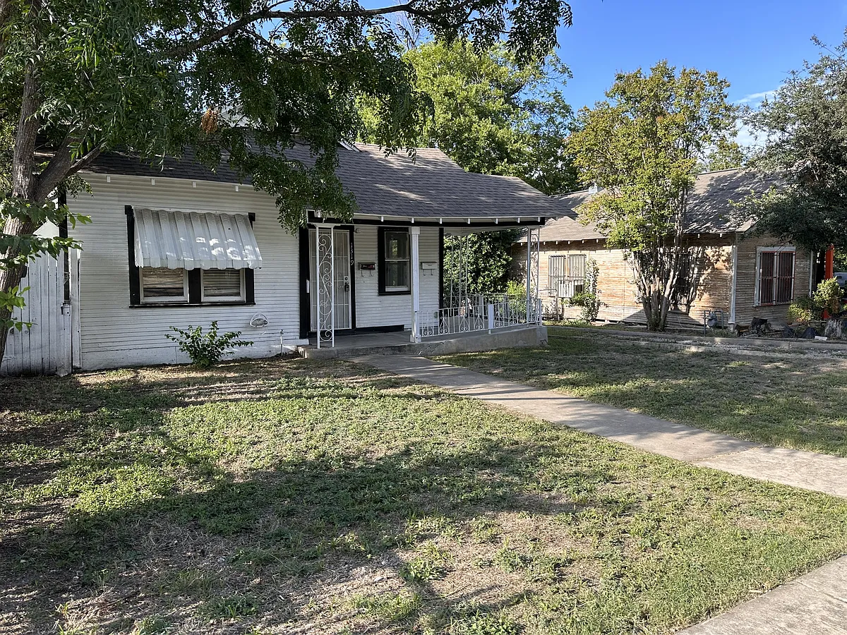 Building Photo - 1319 Leal St #2