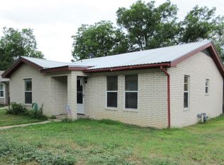 1515 Parker St, Goldthwaite, TX 76844