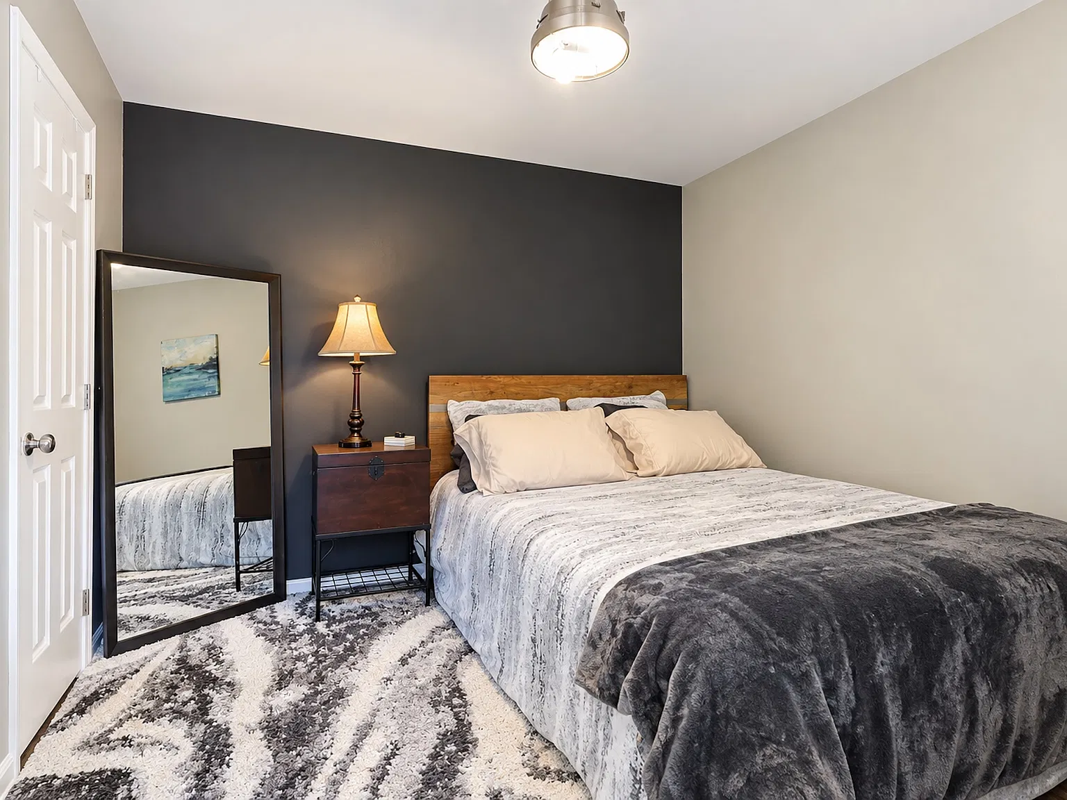 3 bed, 1186 sqft, $3,150 — Photo 3