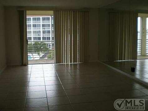 3rd image of 105 Paradise Harbour Blvd APT 305