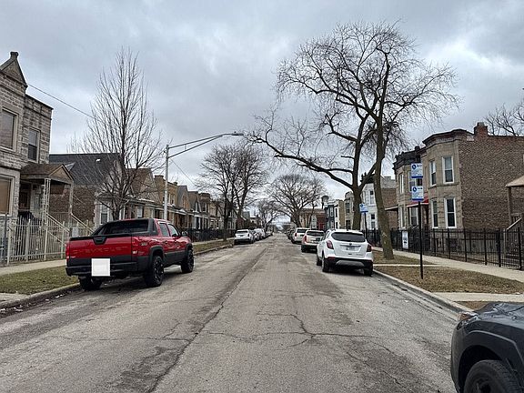 5th image of 3900 W Fillmore St