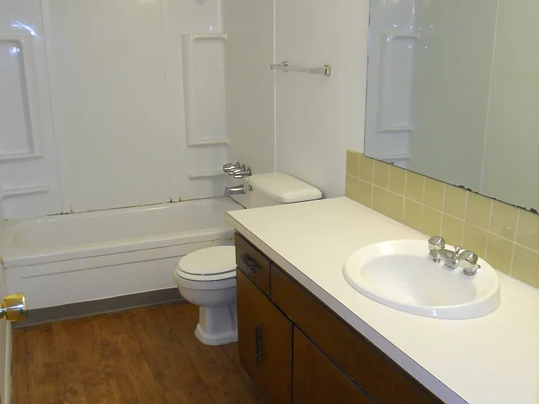 2006 W 27th St #3 — Photo 7