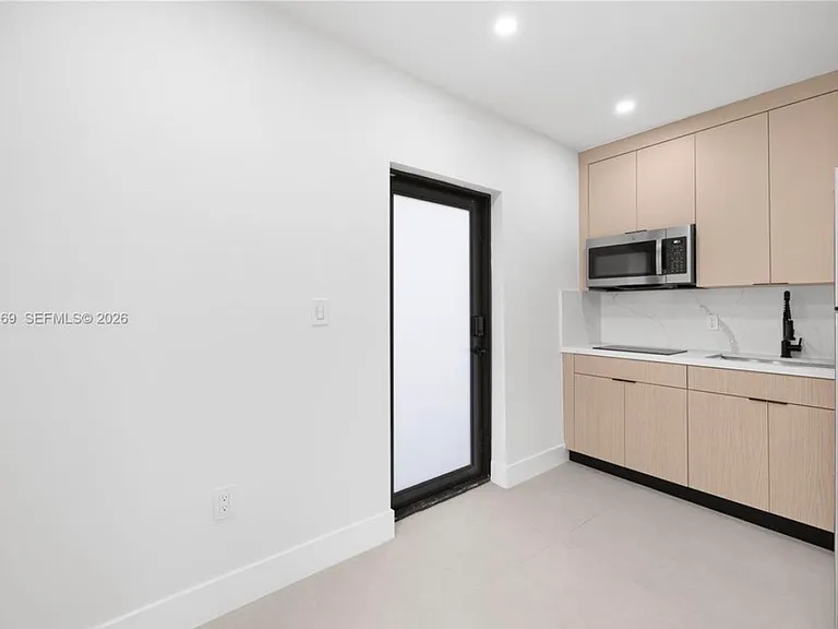 417 NW 81st St — Photo 4