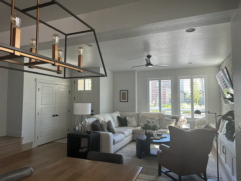 4423 E Parkcenter Blvd — Photo 4