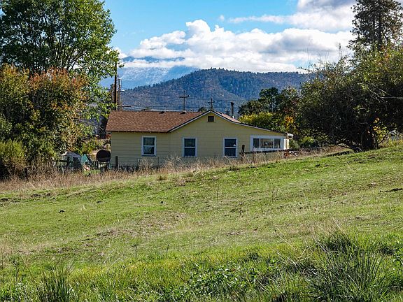 4th image of 3501-3503 S State Highway 3