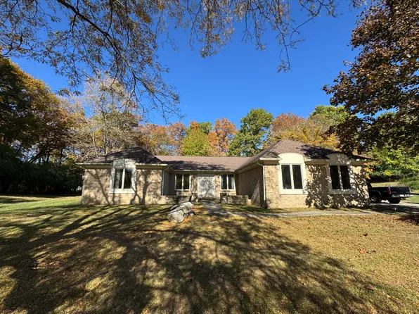5218 Cherokee Ct, Troy, MI 48098