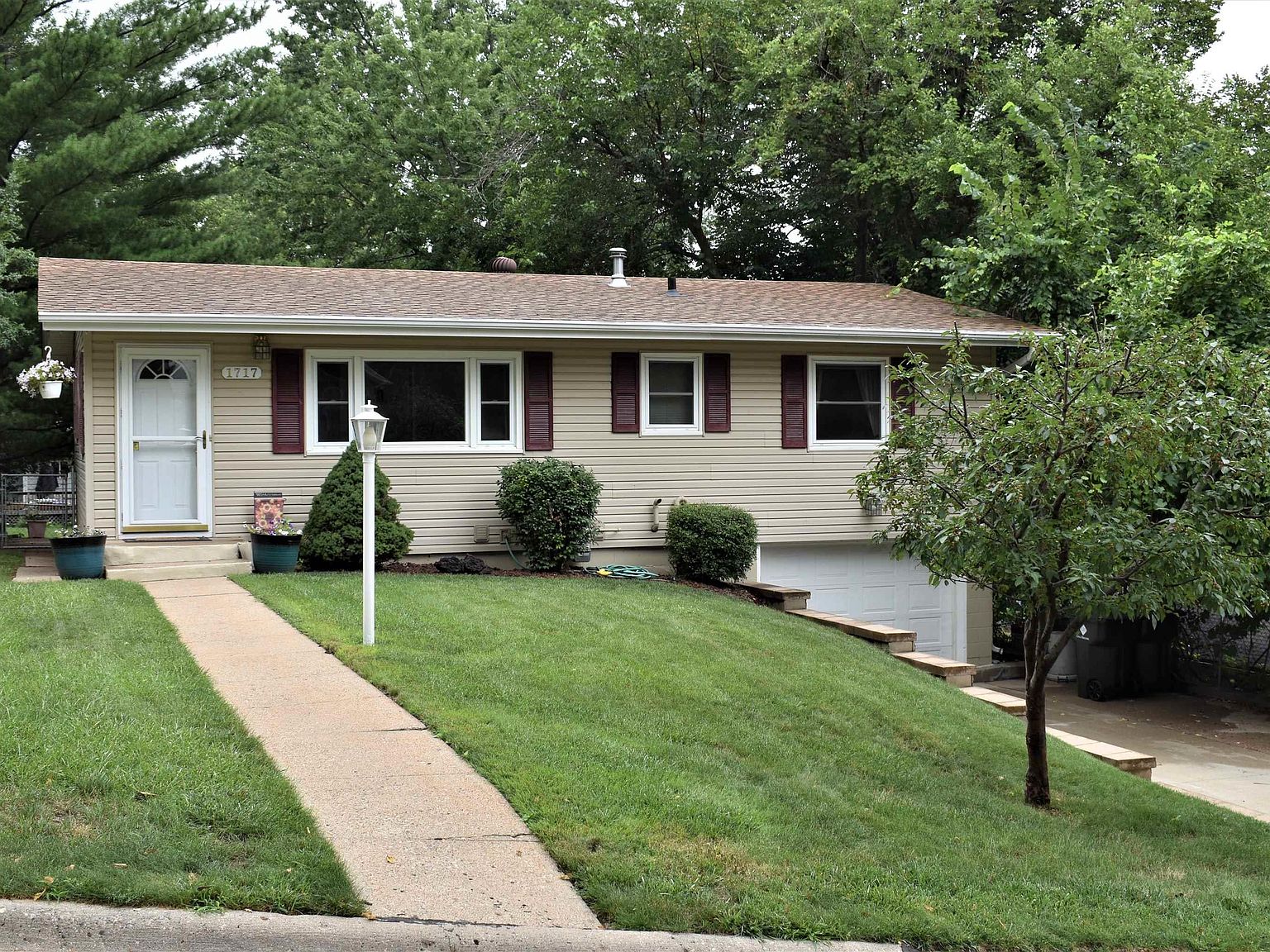 1717 Helmer St, Sioux City, IA 51103 MLS 821838 Zillow