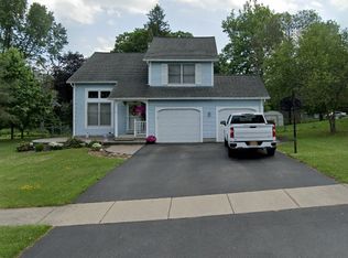 37 Cheshire Ln, Rochester, NY 14624