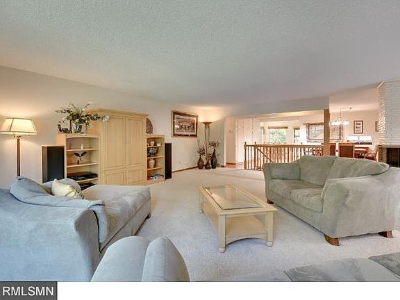 5th image of 804 Kenwood Ln E