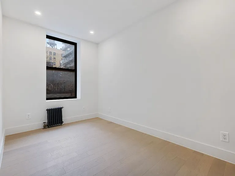 301 W 22nd St #5 — Photo 4