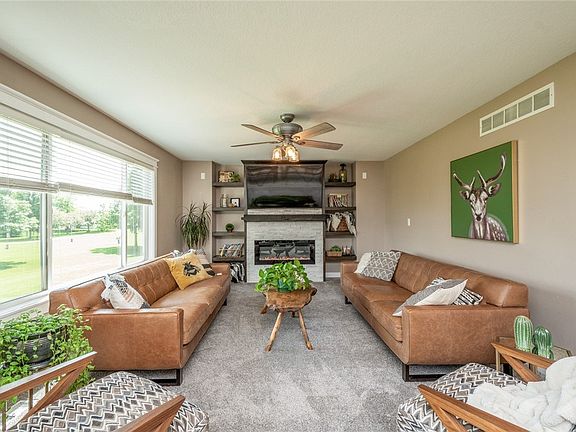 4th image of 809 NW Parkside Dr