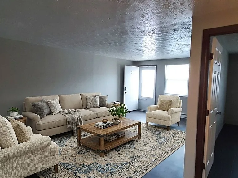 Royal Oaks Apartments — Photo 12