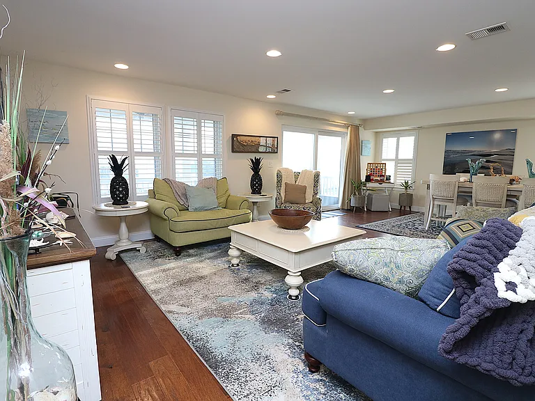 9505 Monmouth Ave #B — Photo 14