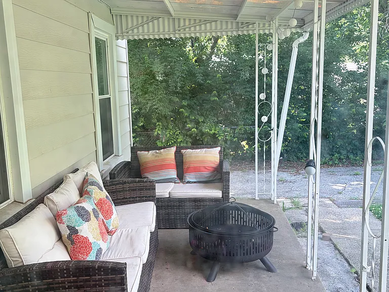 425 Meadow Park — Photo 20