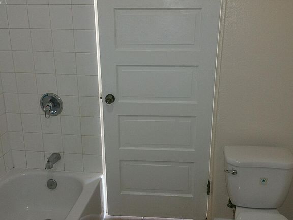 2nd image of 3846 S Grand Ave APT 20