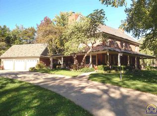 501 SW Whitehall Ln, Topeka, KS 66606