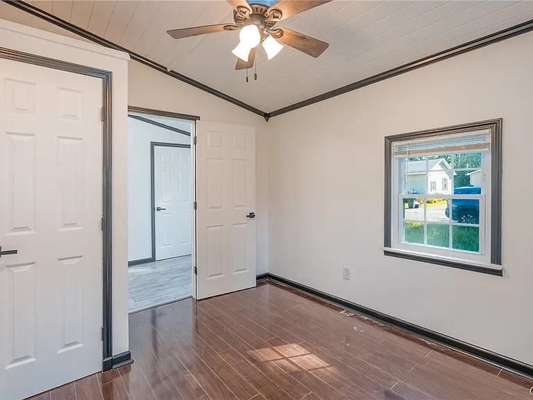 8403 Gaskin Rd — Photo 24