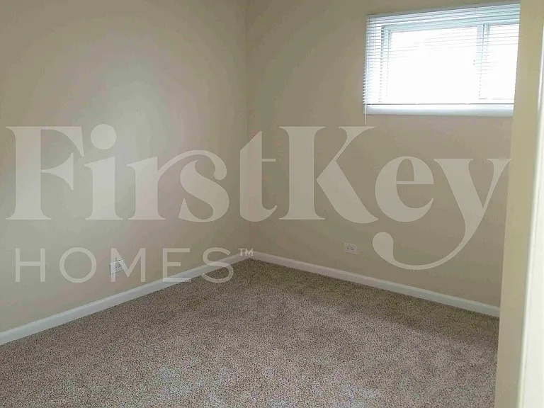 18642 W Karen Ln — Photo 9