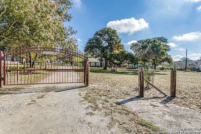 1st image of 815 Evening Shade Dr