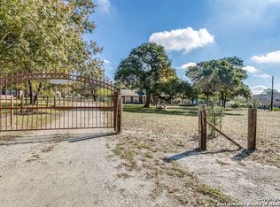 815 Evening Shade Dr, Adkins, TX 78101