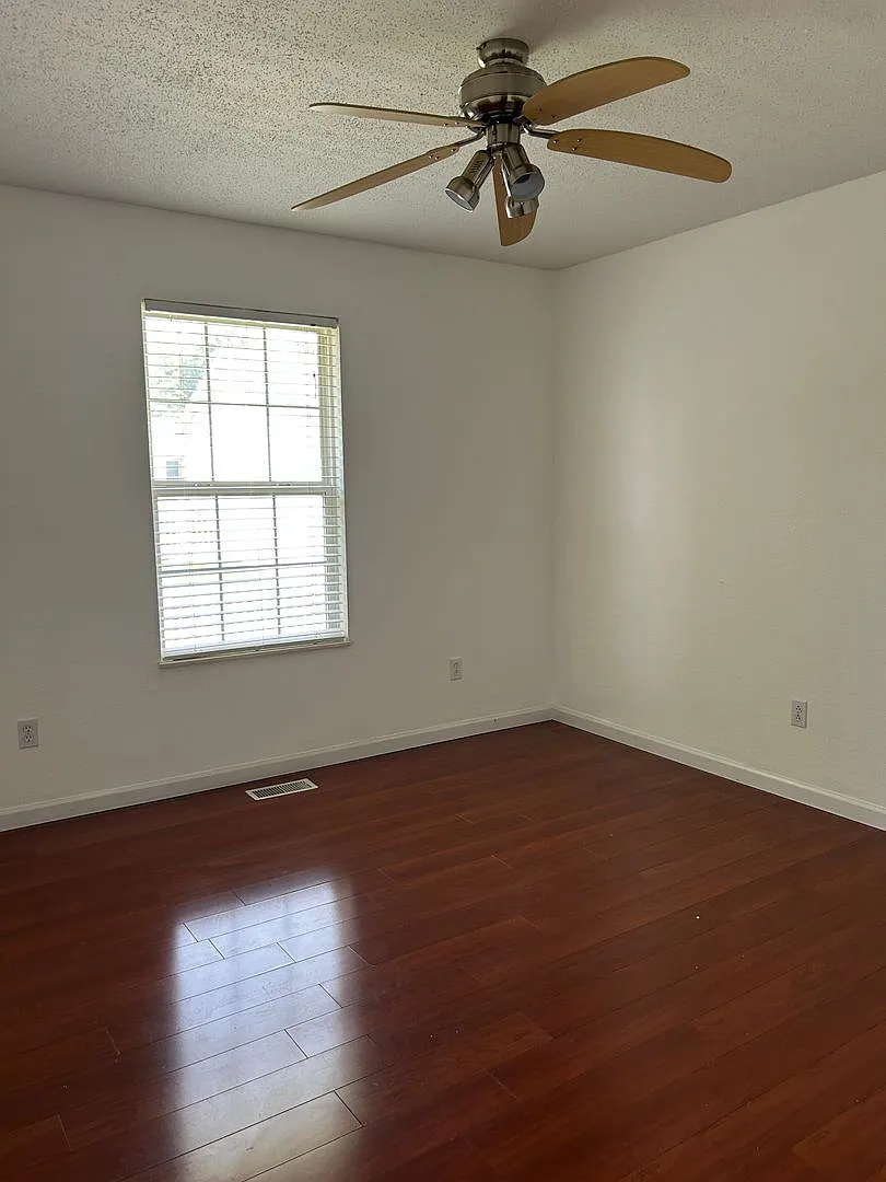 1456 Kingsley Drive — Photo 3