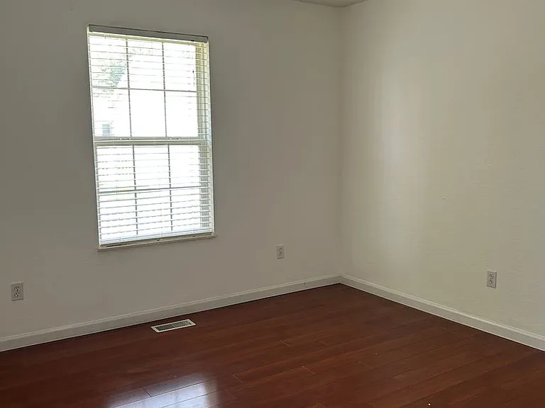 1456 Kingsley Dr — Photo 3