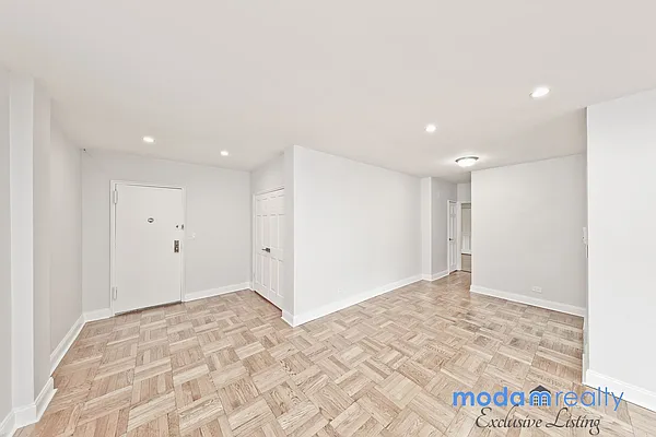 Sold by Moda Realty | media 10