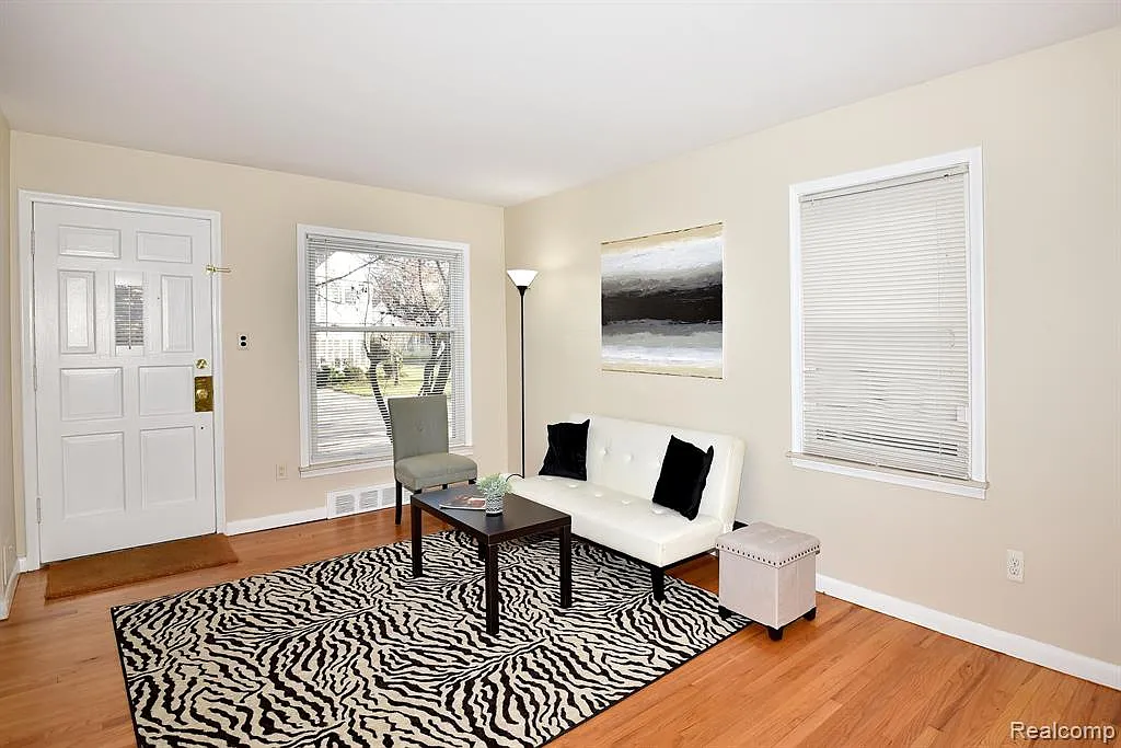 2 bed, 992 sqft, $1,595 — Photo 4