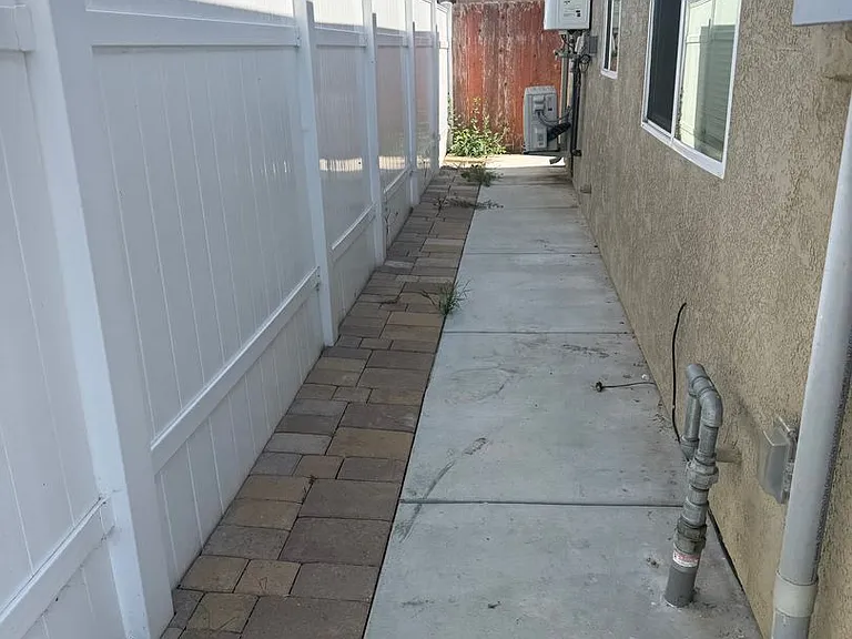 Egan Street — Photo 26