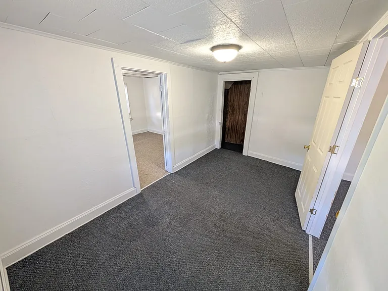 174 E Railroad St #B — Photo 3