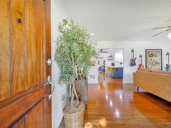 4th image of 2004 S Delaware Pl
