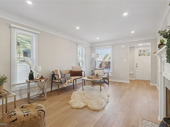 2nd image of 3798 Grosvenor Rd