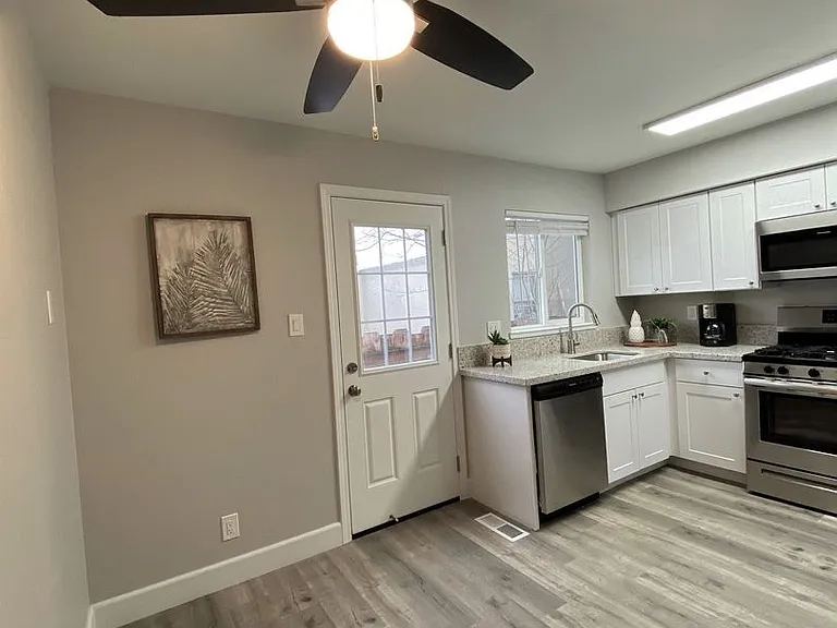 311 E Taylor St — Photo 7