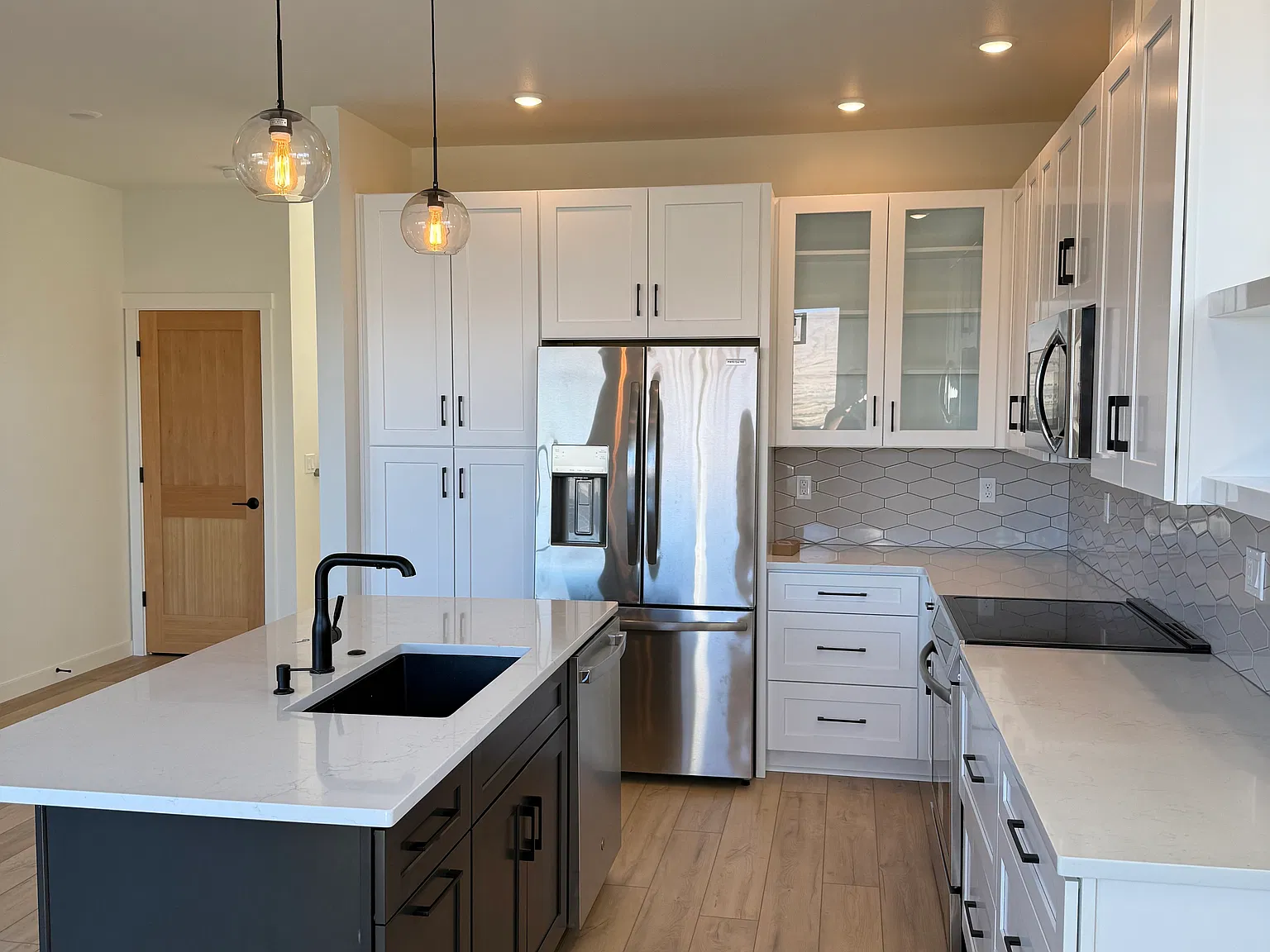 3 bed, 2.5 bath, 1725 sqft, $2,895 — Photo 3