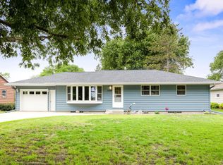 1004 N Main St, Winthrop, MN 55396