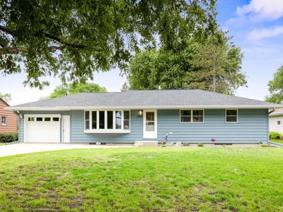 1004 N Main St, Winthrop, MN, 55396