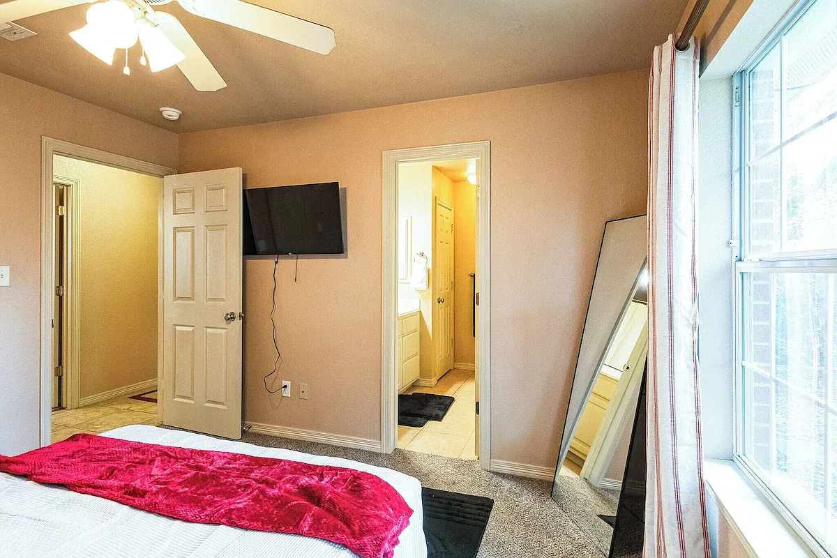 3 bed, 1324 sqft, $2,250 — Photo 4