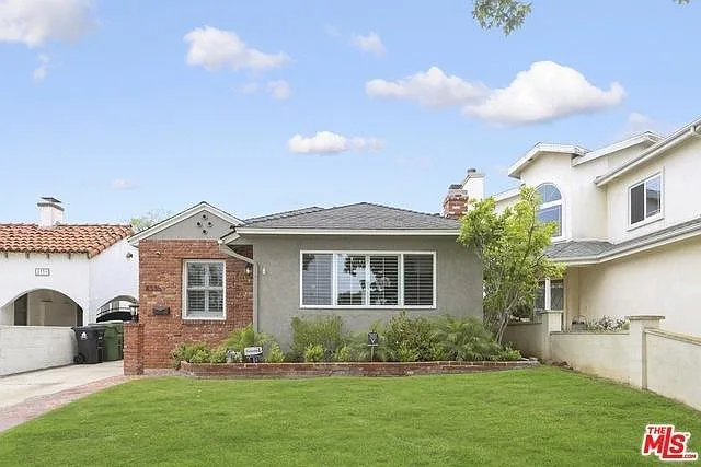 8335 Holy Cross Pl — Photo 2
