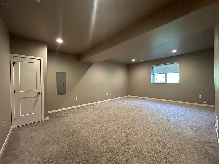253 Lindemann Dr — Photo 18