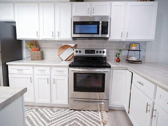 4th image of 601 N Van Buren Trl #740