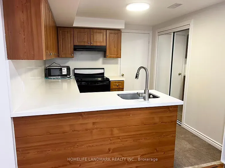 17 Ferncliffe Cres #BASEMENT — Photo 3