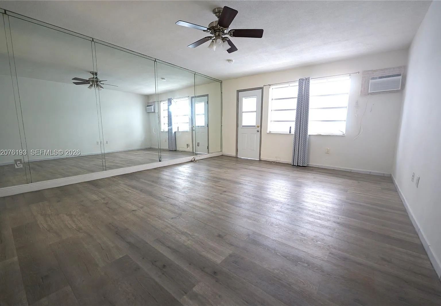 Penn-Twelve Condo — Photo 4
