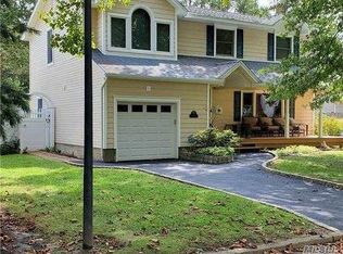 34 Munson Ct, Melville, NY 11747