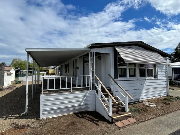 301 Freeman Rd Unit 90, Central Point, OR 97502